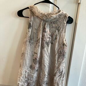 Chic Floral Sleeveless Top in Cream and Gray